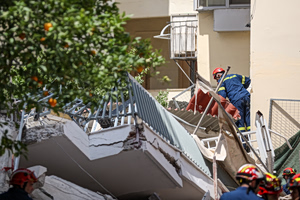 Πετράλωνα: Στο μικροσκόπιο μηνύματα, μαρτυρίες και πραγματογνωμοσύνες για την κατάρρευση της πολυκατοικίας