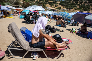 SOS για τον καύσωνα: Τα συμπτώματα της θερμοπληξίας που δεν πρέπει να αγνοήσετε – Τι να κάνετε άμεσα