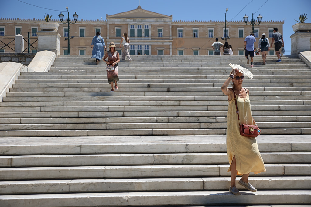 Κορυφώνεται ο καύσωνας: Σήμερα η πιο δύσκολη μέρα – Οι περιοχές που θα «χτυπήσουν» 40αρια