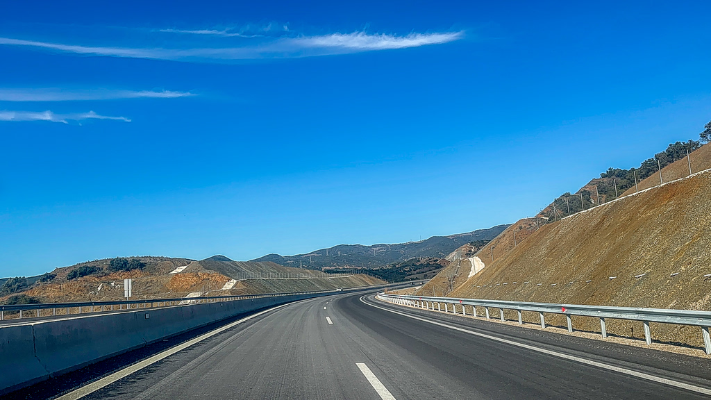 Ε65: Σήμερα παραδίδεται στην κυκλοφορία το τελευταίο τμήμα – Πώς αλλάζει ο χάρτης των μεταφορών στην Ελλάδα