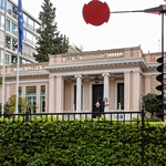Κυβέρνηση: «Υβριδική επίθεση» με ΑΙ – «Δεν διέρρευσαν απόρρητα» στη συνομιλία Θ. Ντόκου