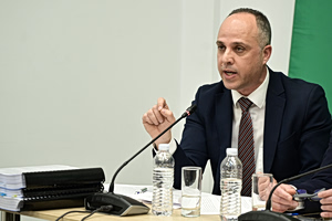 Υποκλοπές: Ο Ζαχαρίας Κεσσές κατηγορεί Βορίδη για «υπόθαλψη» Ντίλιαν – «Μαύρη σελίδα» για τη Βουλή