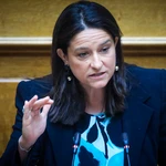 Κεραμέως: Τέλος στην περικοπή συντάξεων χηρείας μετά την τριετία