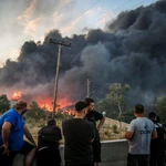 Τοξικό νέφος από τη φωτιά στο Ωραιόκαστρο: Διοξίνες, PM2.5 και καρκινογόνες ουσίες – «Έφτασε και στην Αττική»