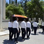 Το διαφορετικό «αντίο» στην Πάολα Ρεβενιώτη – Τυλιγμένη με τη σημαία της ΛΟΑΤΚΙ κοινότητας η σορός