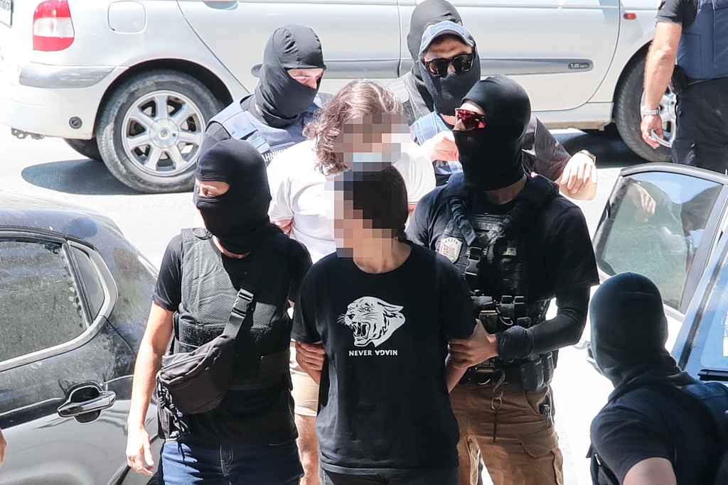 Δολοφονία Β. Νέστορα: Τα κινητά των τριών συλληφθέντων θα «μιλήσουν» – Αντέδρασαν έντονα όταν οι Αρχές τα κατέσχεσαν