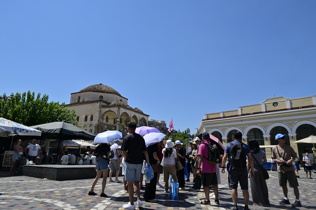 Καιρός: Μίνι καύσωνας με 38άρια, ισχυροί άνεμοι στο Αιγαίο – Η πρόγνωση ανά περιοχή
