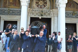 Το τελευταίο αντίο στη Μάρω Κοντού – Οι σπαρακτικοί επικήδειοι