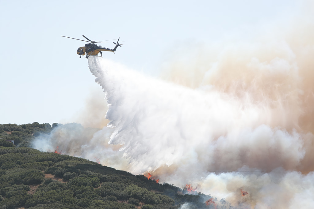 Φωτιά στο Δερβένι Θεσσαλονίκης – Σηκώθηκαν εναέρια μέσα, ήχησε το 112 για ετοιμότητα