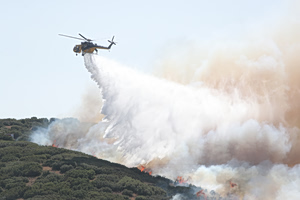 Φωτιά στο Δερβένι Θεσσαλονίκης – Σηκώθηκαν εναέρια μέσα, ήχησε το 112 για ετοιμότητα