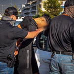 Σταύρος Γεωργίου: Καρέ καρέ η στιγμή που ο 28χρονος βγαίνει από το γραφείο του ποινικολόγου μετά τη δολοφονία