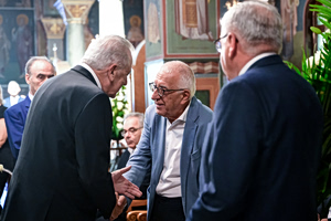 Το «αντίο» στη Μαίρη Λίντα και το παράπονο Κακλαμάνη για τη νέα γενιά του τραγουδιού (video)