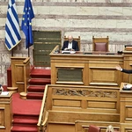 Σύγκρουση αρχηγών στη Βουλή για την Αναθεώρηση: Πυρά Ανδρουλάκη κατά της κυβέρνησης για «φαρισαϊσμό» – Παρακολουθήστε LIVE
