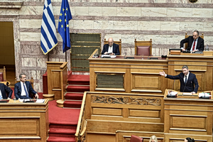 Σύγκρουση αρχηγών στη Βουλή για την Αναθεώρηση: Πυρά Ανδρουλάκη κατά της κυβέρνησης για «φαρισαϊσμό» – Παρακολουθήστε LIVE