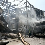 Κορινθία: Τρεις συλλήψεις για την φονική έκρηξη στο εργοστάσιο – Βίντεο ντοκουμέντο από τη στιγμή που τυλίγεται στις φλόγες