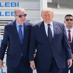 Σύνοδος Κορυφής του ΝΑΤΟ: Έφθασε στην Άγκυρα ο Τραμπ – Στις 15.15 η συνάντηση με Ερντογάν