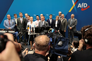 Η εξτρεμιστική Ακροδεξιά φλερτάρει με την καγκελαρία
