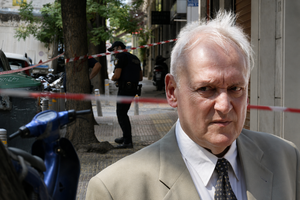 Σταύρος Γεωργίου: Η δραματική περιγραφή του θυρωρού που τον βρήκε νεκρό – «Οι κόρες του έβαλαν τα κλάματα όταν τον είδαν στο πάτωμα»