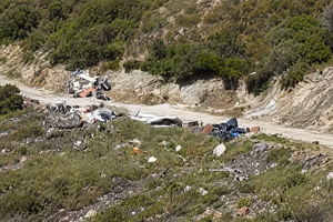 Χαλκιδική: Εισαγγελική έρευνα για απόθεση μπαζών από φορτηγό του δήμου σε αυτοσχέδια «χωματερή» (video)
