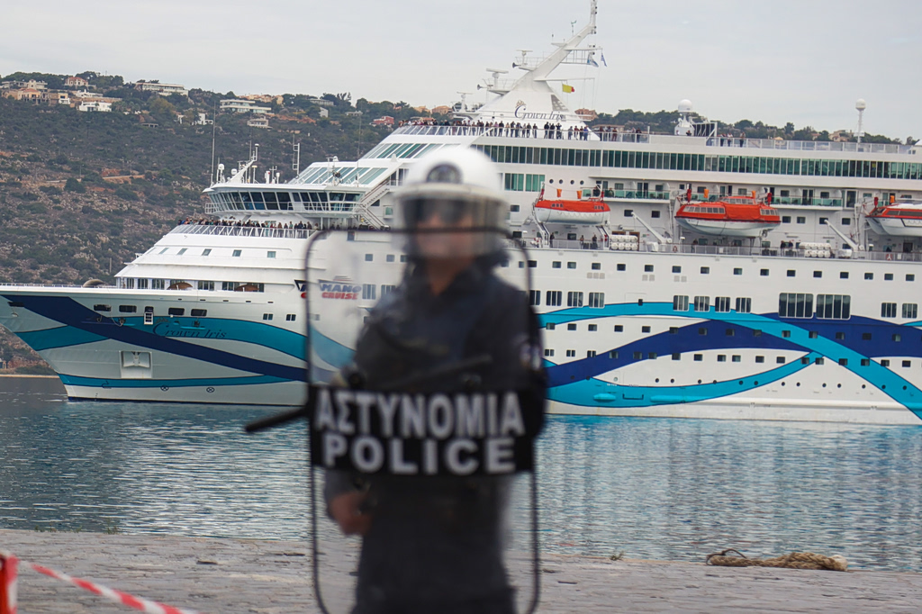 Δρακόντεια μέτρα ασφαλείας στη Σύρο για την άφιξη αύριο του ισραηλινού κρουαζιερόπλοιου Crown Iris