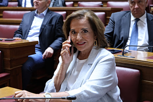 Μπακογιάννη κατά Σαμαρά: Στόχος του είναι να κάνει ζημιά στη ΝΔ  – Τι είπε για Τσίπρα και Καραμανλή