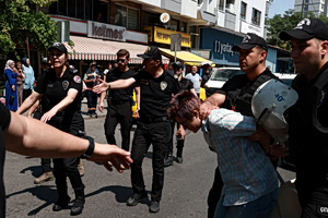 Τουρκία: Συγκέντρωση διαμαρτυρίας κατά του ΝΑΤΟ στην Άγκυρα – Αντιδράσεις για τη βίαιη απομάκρυση δημοσιογράφων