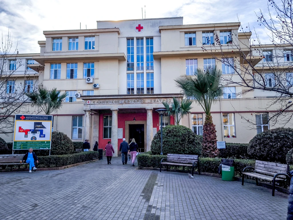 Χαλάνδρι: 17χρονος έπεσε από μπαλκόνι ξενοδοχείου – Νοσηλεύεται με πολλαπλά τραύματα