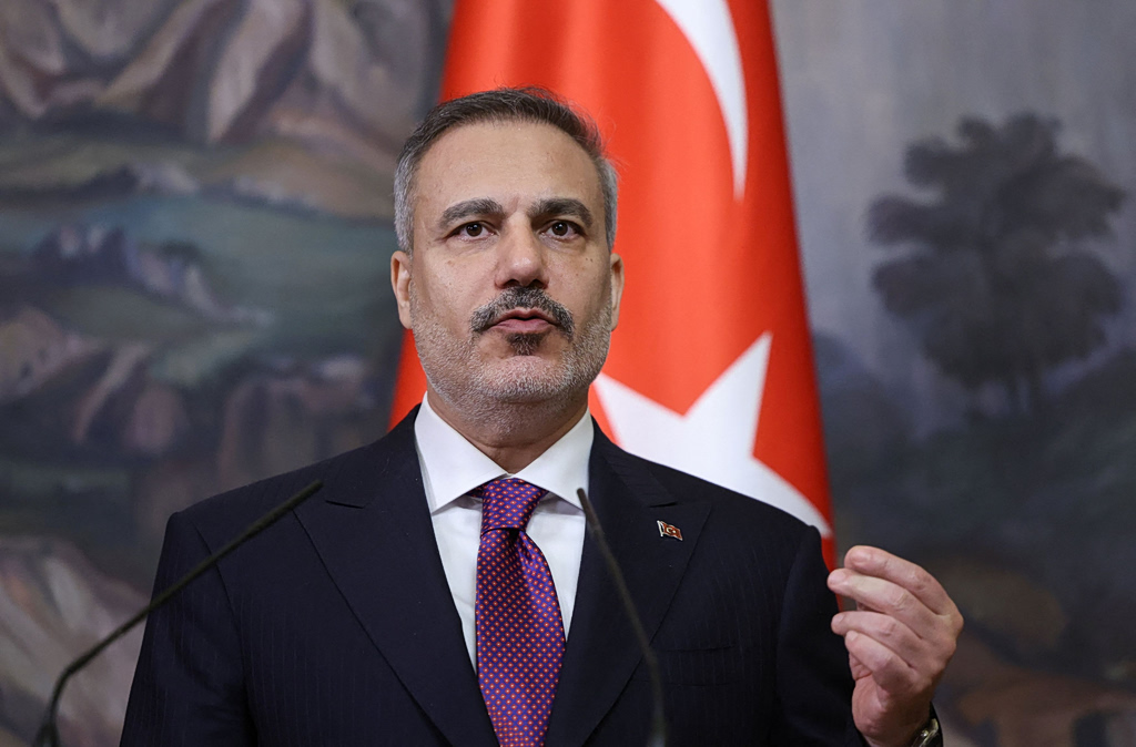 Νέες αιχμές Φιντάν: Οι περιορισμοί στην αμυντική-βιομηχανική συνεργασία υπονομεύουν την αποτελεσματικότητα