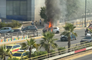 Αυτοκίνητο τυλίχθηκε στις φλόγες στη Λεωφόρο Συγγρού