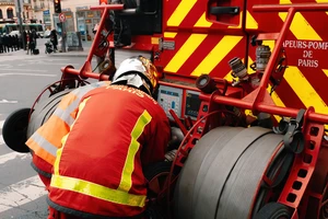 Τραγωδία στη Γαλλία: Δύο πυροσβέστες έχασαν τη ζωή τους εν ώρα κατάσβεσης πυρκαγιάς κοντά στο Μπορντό
