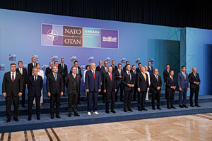 Οι ηγέτες των κρατών-μελών του ΝΑΤΟ κατέληξαν σε συμφωνία για εξοπλιστικά προγράμματα άνω των 50 δισ. δολαρίων