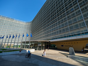 Η Κομισιόν κατηγορεί Facebook και Instagram για «εθιστικό σχεδιασμό»