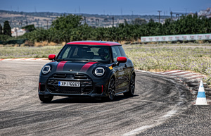 MINI JCW Experience 2026: Στην πίστα των Μεγάρων για το κάτι παραπάνω