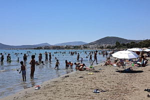 «Αλμυρό» το μπάνιο στις οργανωμένες παραλίες της Αττικής -Έως και 100 ευρώ για μια ημέρα στη θάλασσα