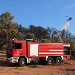 Φωτιά στην Οινούσσα Σερρών: Έχει φτάσει στα όρια του οικισμού, ενισχύθηκαν οι δυνάμεις – Ήχησε το 112 (vid)