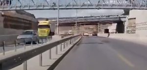 Θεσσαλονίκη: Ποινική δίωξη στον οδηγό που «γκρέμισε» γέφυρα στο Πανόραμα – Bίντεο -ντοκουμέντο από τη στιγμή της πρόσκρουσης