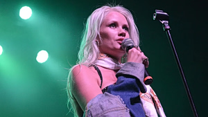 Lauren Bennett: Τα ερωτήματα πίσω από τον ξαφνικό θάνατο της διάσημης τραγουδίστριας – Τι ερευνούν οι Αρχές