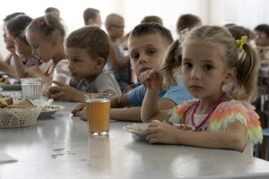 Έκθεση-σοκ του ΟΑΣΕ: Οι Ρώσοι κάνουν κατήχηση και στρατιωτικοποιούν 1,6 εκατ. παιδιά σε κατεχόμενα εδάφη στην Ουκρανία