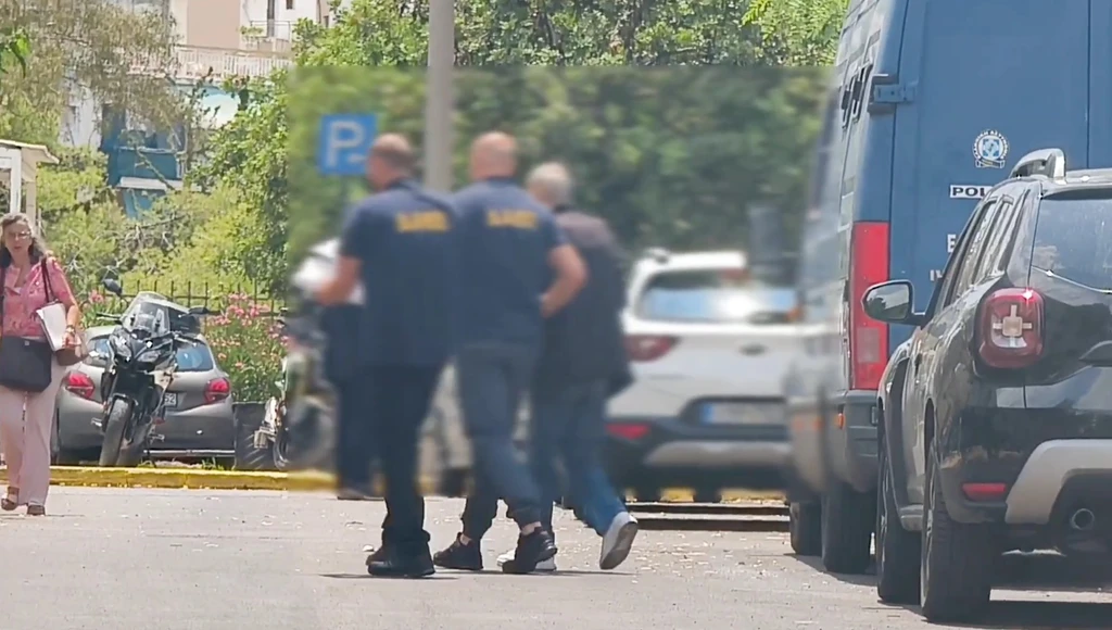 Φωτιά στο Σισμανόγλειο: Στην Ευελπίδων ο 76χρονος που συνελήφθη για εμπρησμό (vid)