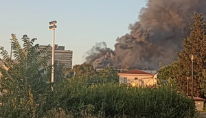 Φωτιά στο παλιό κτίριο του Μπάντμιντον στο Πάρκο Γουδή – Ήχησε το 112