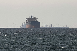 Γεωπολιτικό σαμποτάζ από το Ντουμπάι: Φτιάχνει νέο λιμάνι για να παρακάμψει τα στενά του Ορμούζ
