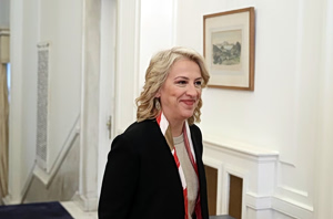 Ρένα Δούρου: «Θα είμαι υποψήφια για την ηγεσία του ΣΥΡΙΖΑ»