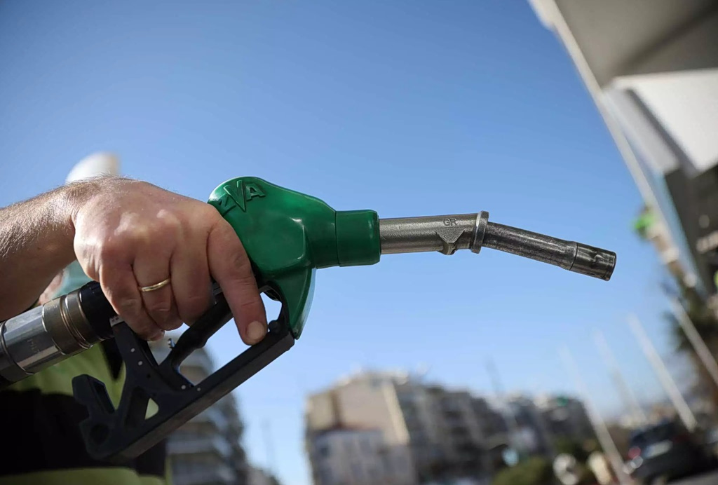 Βούλα: Υπάλληλος βενζινάδικου έλουσε με πετρέλαιο ηλικιωμένο μετά από άγριο τσακωμό