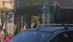 Σύγκρουση λεωφορείου με τρόλεϊ στο κέντρο της Αθήνας