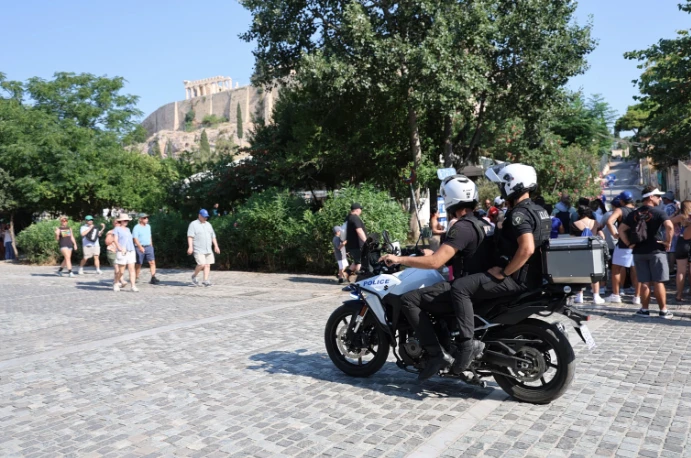 ΕΟΤ: «Μεμονωμένο περιστατικό» η επίθεση στην Ακρόπολη – Εξιτήριο σήμερα για τους τραυματίες τουρίστες