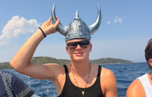 Ο Χάαλαντ γιόρτασε τα 26 με κράνος Βίκινγκ και εντυπωσιακή γιορτή (pics)