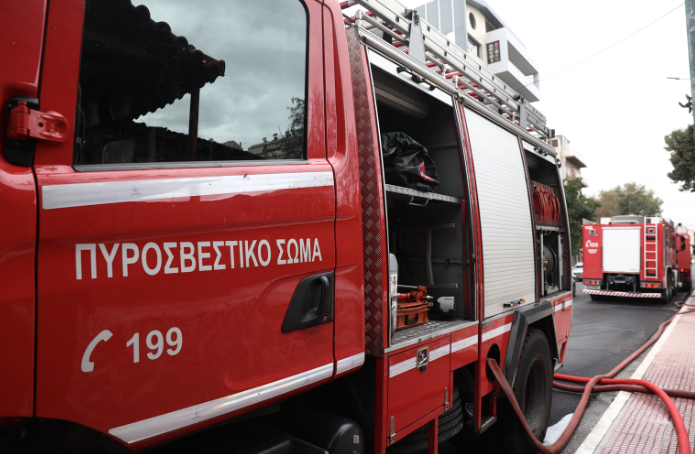 Φορτηγό εν κινήσει τυλίχθηκε στις φλόγες στα Γιαννιτσά – Άμεση επέμβαση της Πυροσβεστικής