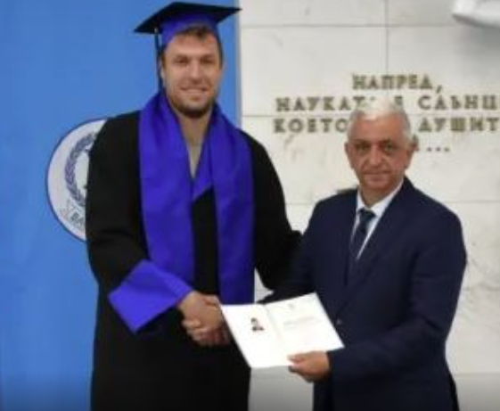 Βεζένκοφ: Πήρε μάστερ στην προπονητική και ετοιμάζει το επόμενο βήμα του