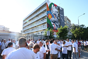 «Δεν σας φοβόμαστε»: Συγκέντρωση της ΝΔ έξω από το Ιπποκράτειο στη μνήμη της Βάγιας Νέστορα – Δείτε φωτογραφίες