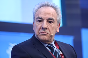 Εξαπάτηση Θάνου Ντόκου από Ρώσους φαρσέρ – Πολιτικές αναταράξεις και ερωτήματα για την ασφάλεια των επικοινωνιών
